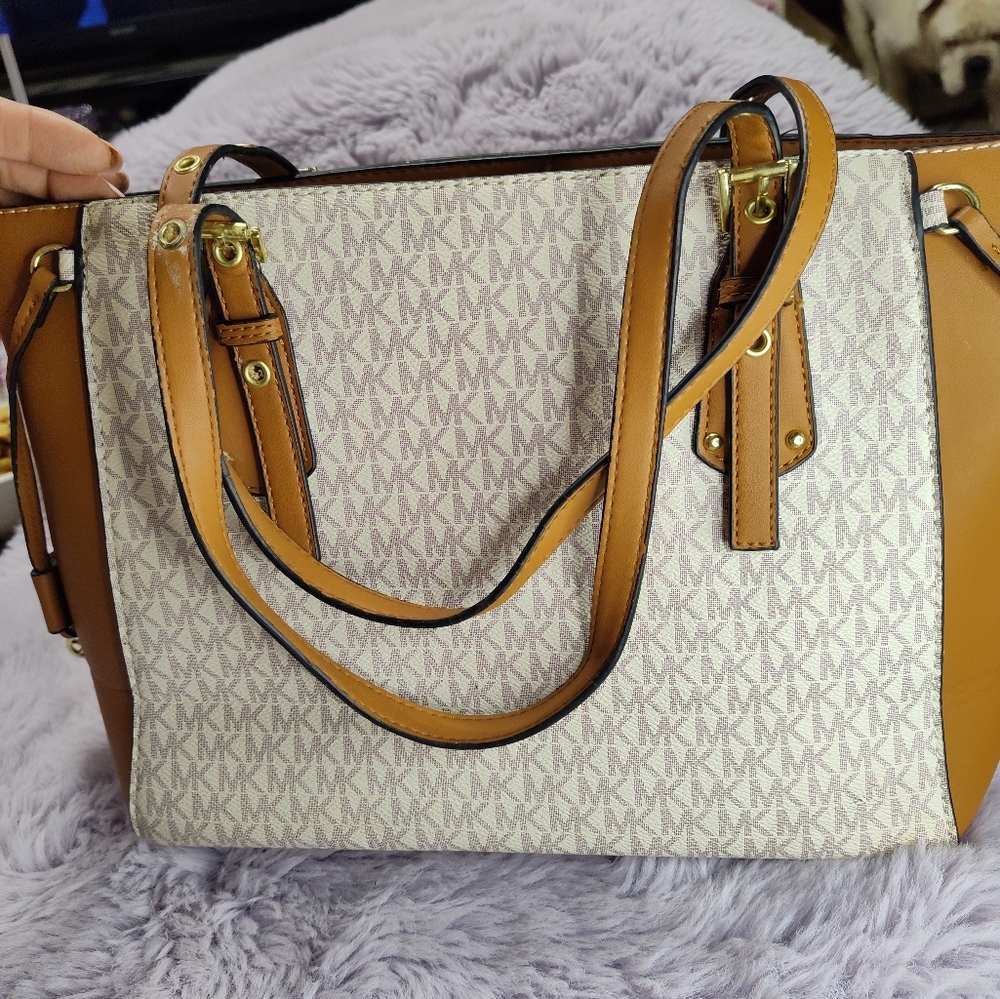Michael Kors Voyager Two Tone Logo Tote Bag - Picture 5 of 15